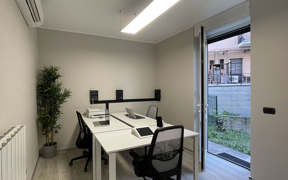 https://www.balancehome.it/wp-content/uploads/2021/04/coworking-ufficio-condiviso-brugherio.jpg